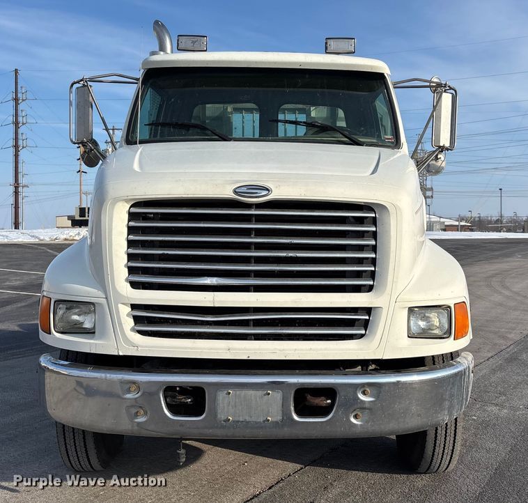 image for item DW7476 2000 Sterling L9513 semi truck