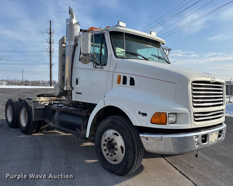 image for item DW7476 2000 Sterling L9513 semi truck