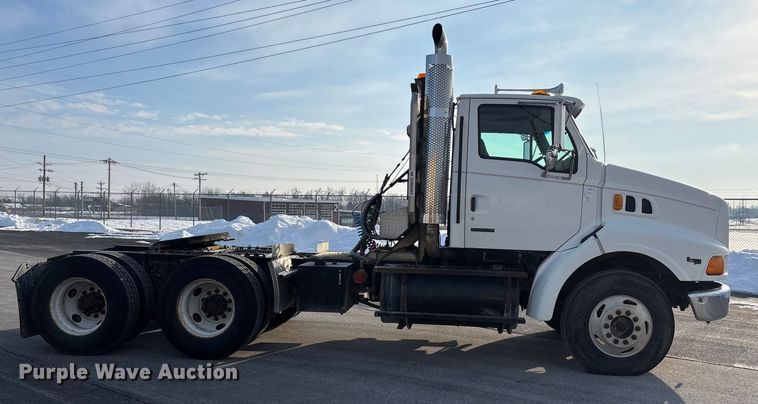 image for item DW7476 2000 Sterling L9513 semi truck