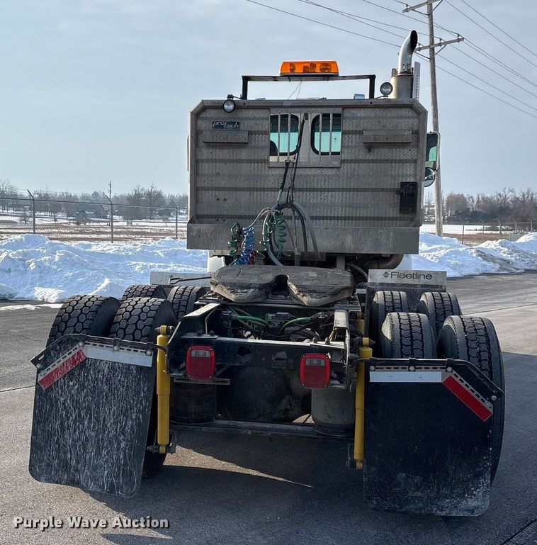 image for item DW7476 2000 Sterling L9513 semi truck