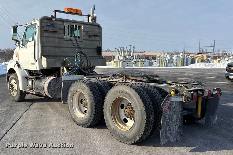 image for item DW7476 2000 Sterling L9513 semi truck