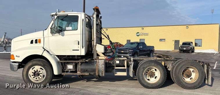 image for item DW7476 2000 Sterling L9513 semi truck