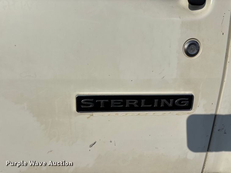 image for item DW7476 2000 Sterling L9513 semi truck