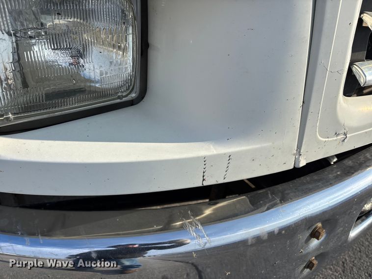 image for item DW7476 2000 Sterling L9513 semi truck