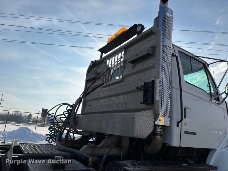 image for item DW7476 2000 Sterling L9513 semi truck