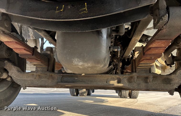 image for item DW7476 2000 Sterling L9513 semi truck