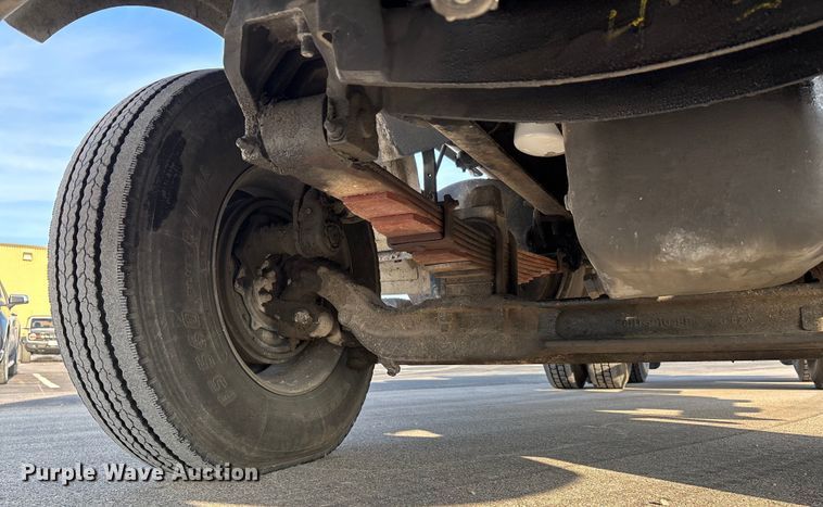 image for item DW7476 2000 Sterling L9513 semi truck