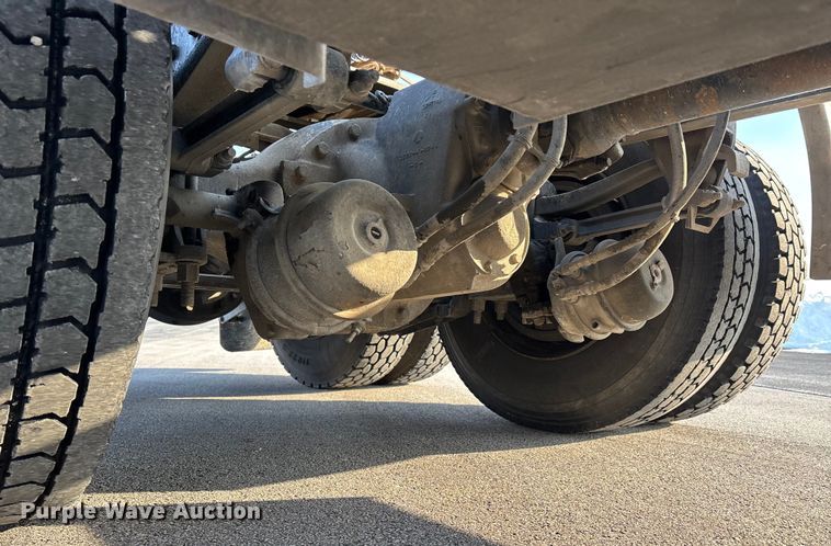 image for item DW7476 2000 Sterling L9513 semi truck