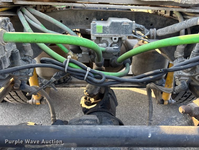 image for item DW7476 2000 Sterling L9513 semi truck