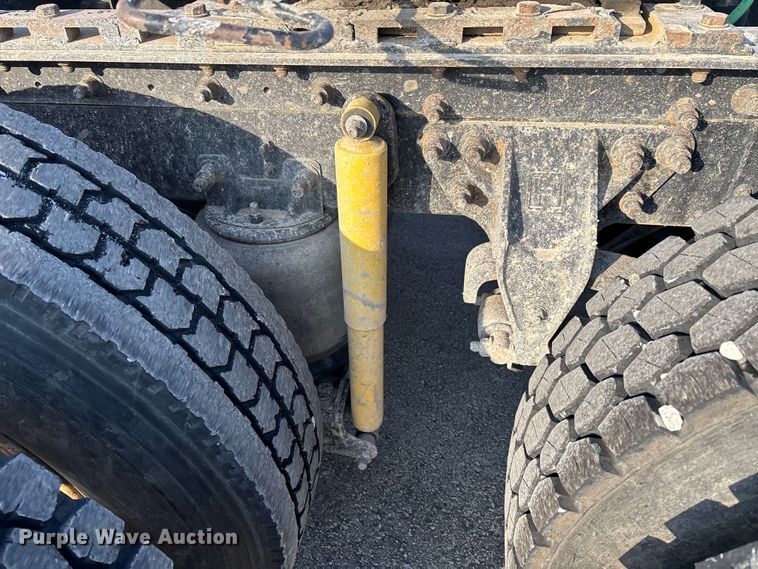 image for item DW7476 2000 Sterling L9513 semi truck