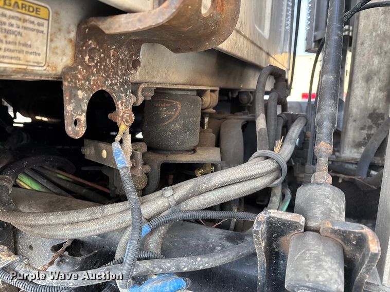 image for item DW7476 2000 Sterling L9513 semi truck