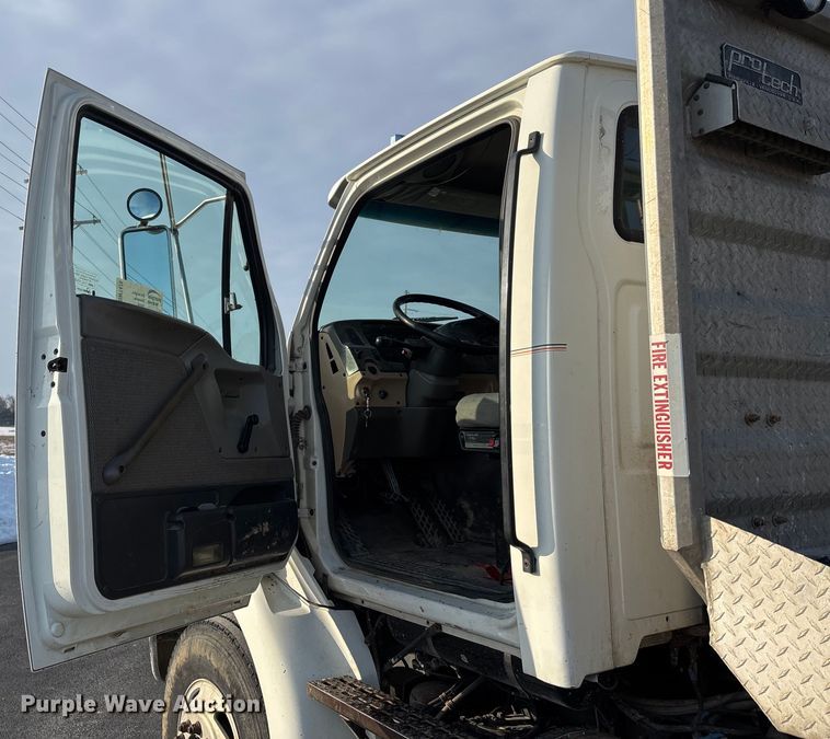 image for item DW7476 2000 Sterling L9513 semi truck