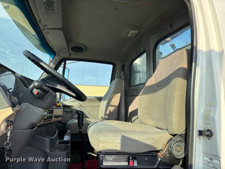 image for item DW7476 2000 Sterling L9513 semi truck