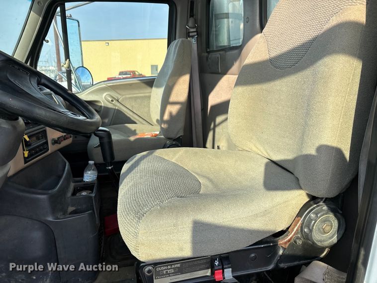 image for item DW7476 2000 Sterling L9513 semi truck