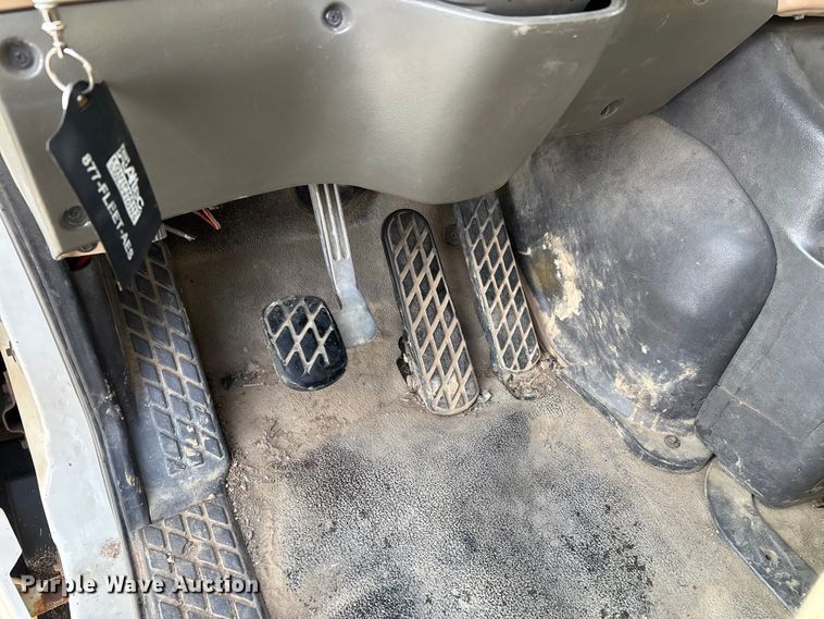 image for item DW7476 2000 Sterling L9513 semi truck