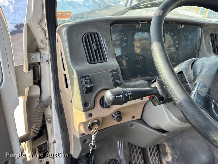 image for item DW7476 2000 Sterling L9513 semi truck