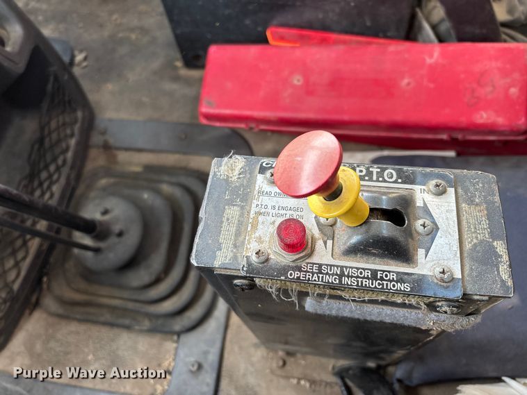 image for item DW7476 2000 Sterling L9513 semi truck