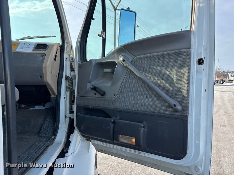 image for item DW7476 2000 Sterling L9513 semi truck