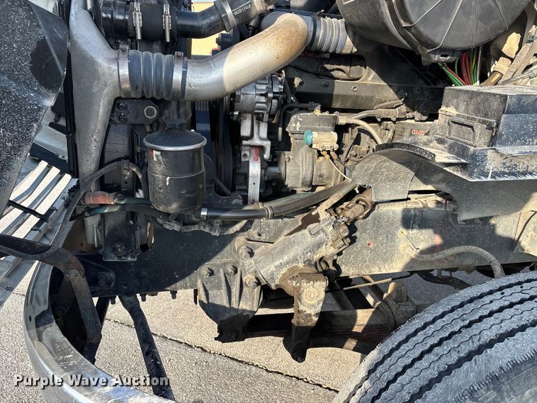 image for item DW7476 2000 Sterling L9513 semi truck