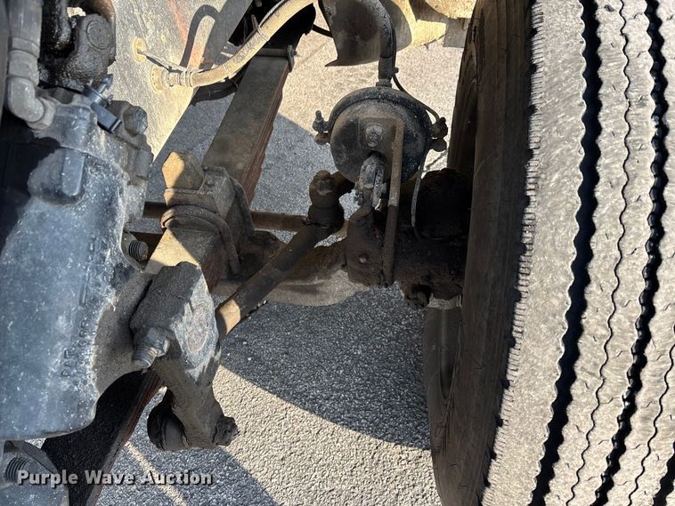 image for item DW7476 2000 Sterling L9513 semi truck