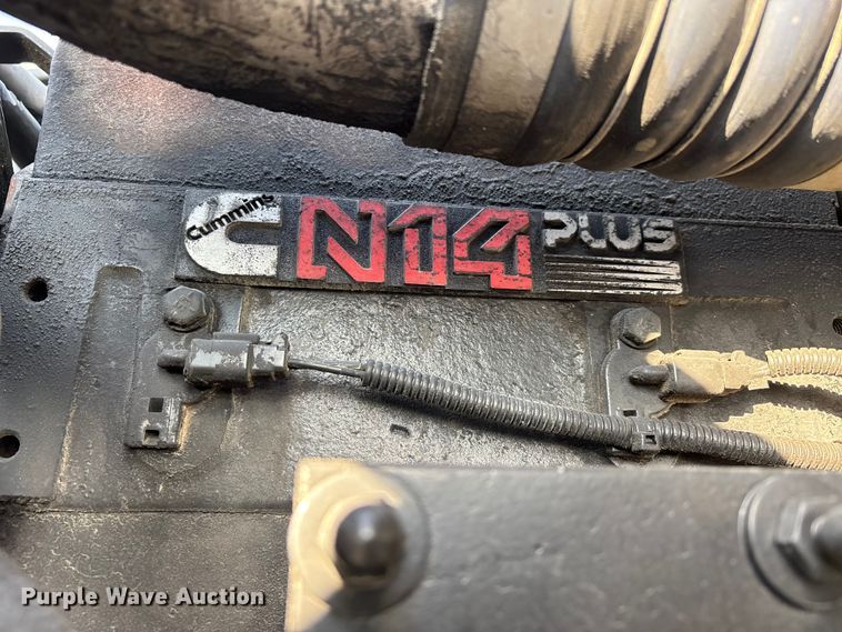 image for item DW7476 2000 Sterling L9513 semi truck