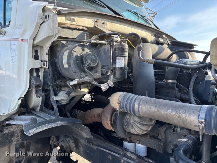 image for item DW7476 2000 Sterling L9513 semi truck