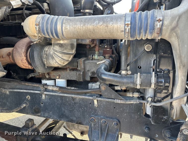 image for item DW7476 2000 Sterling L9513 semi truck