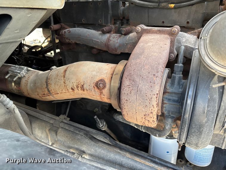 image for item DW7476 2000 Sterling L9513 semi truck