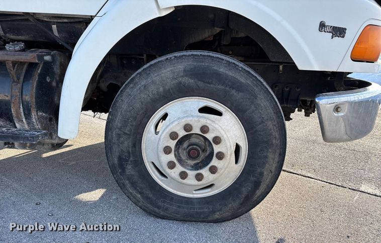 image for item DW7476 2000 Sterling L9513 semi truck