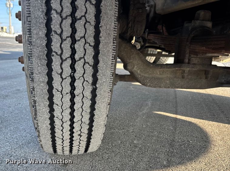 image for item DW7476 2000 Sterling L9513 semi truck