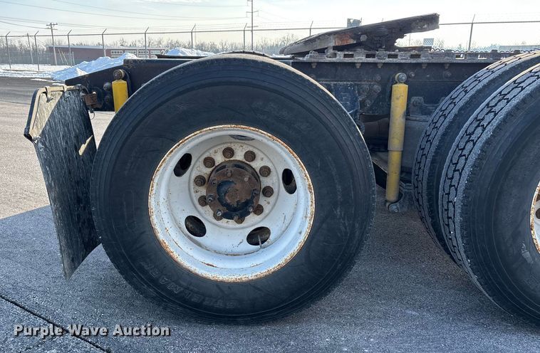 image for item DW7476 2000 Sterling L9513 semi truck