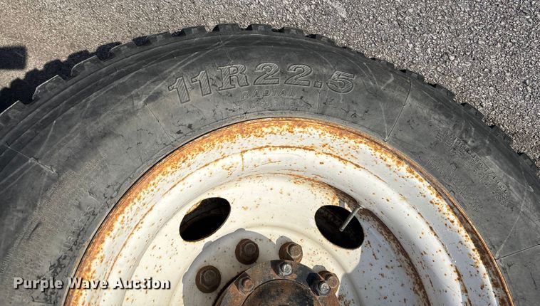 image for item DW7476 2000 Sterling L9513 semi truck