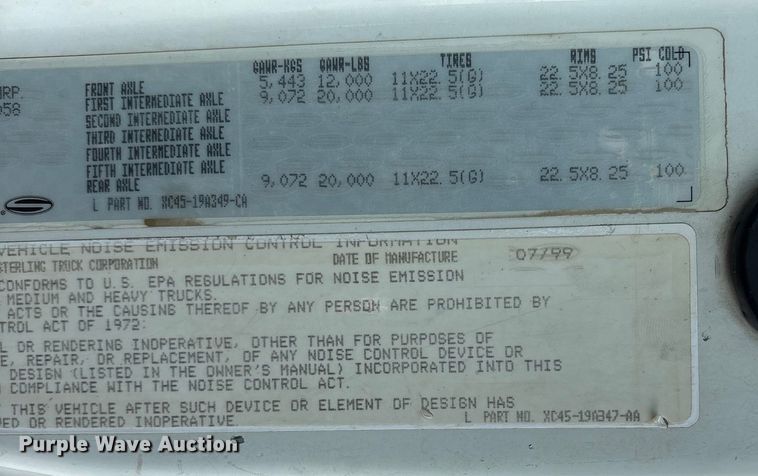 image for item DW7476 2000 Sterling L9513 semi truck