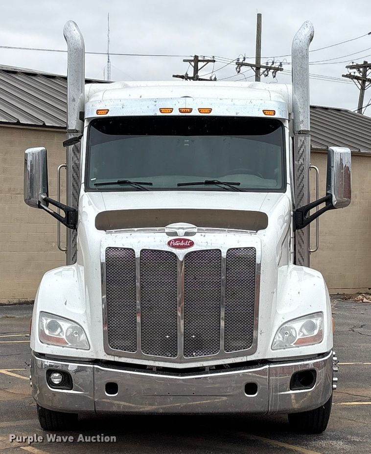 image for item EA7873 2016 Peterbilt 579 semi truck