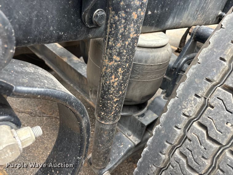 image for item EA7873 2016 Peterbilt 579 semi truck