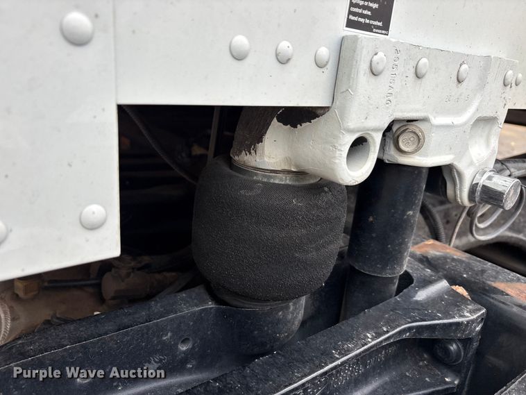 image for item EA7873 2016 Peterbilt 579 semi truck