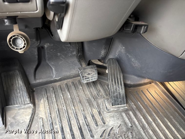 image for item EA7873 2016 Peterbilt 579 semi truck