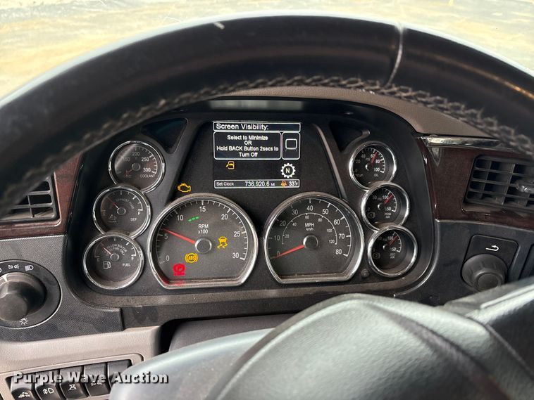 image for item EA7873 2016 Peterbilt 579 semi truck