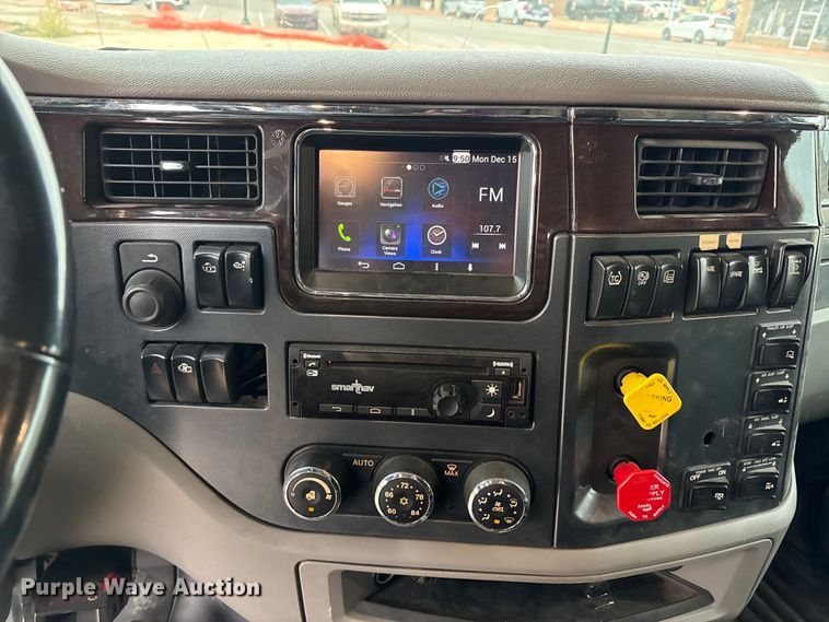 image for item EA7873 2016 Peterbilt 579 semi truck