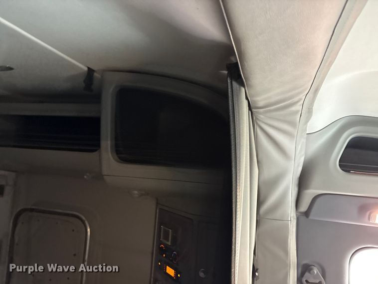 image for item EA7873 2016 Peterbilt 579 semi truck