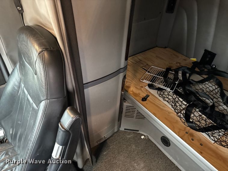 image for item EA7873 2016 Peterbilt 579 semi truck