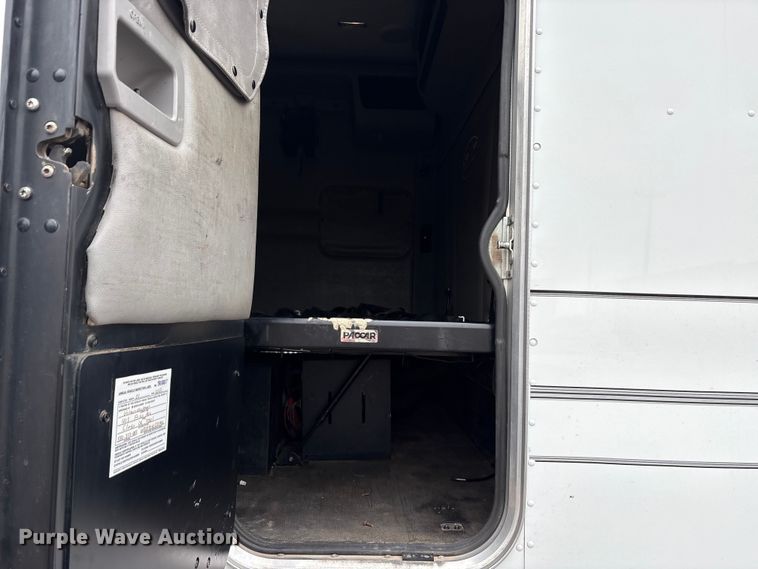 image for item EA7873 2016 Peterbilt 579 semi truck