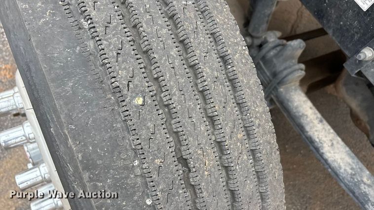 image for item EA7873 2016 Peterbilt 579 semi truck