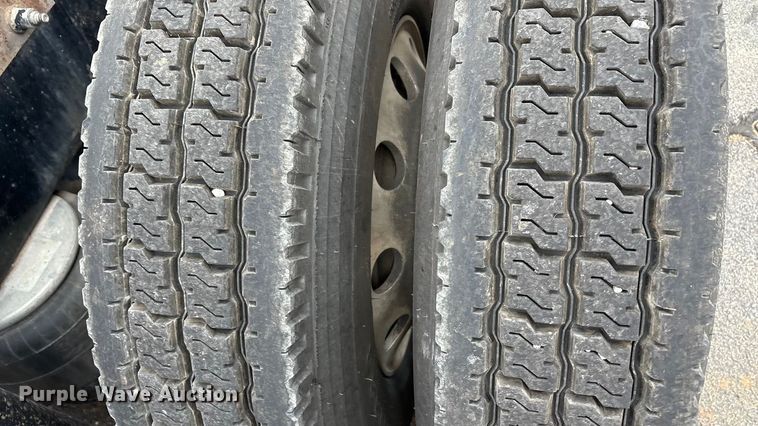 image for item EA7873 2016 Peterbilt 579 semi truck