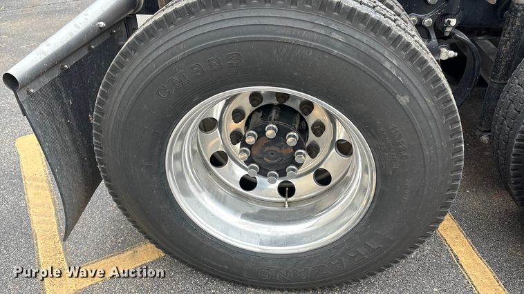 image for item EA7873 2016 Peterbilt 579 semi truck