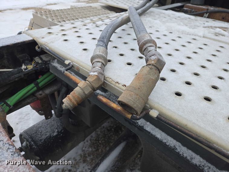 image for item EB1281 2015 Freightliner Cascadia semi truck