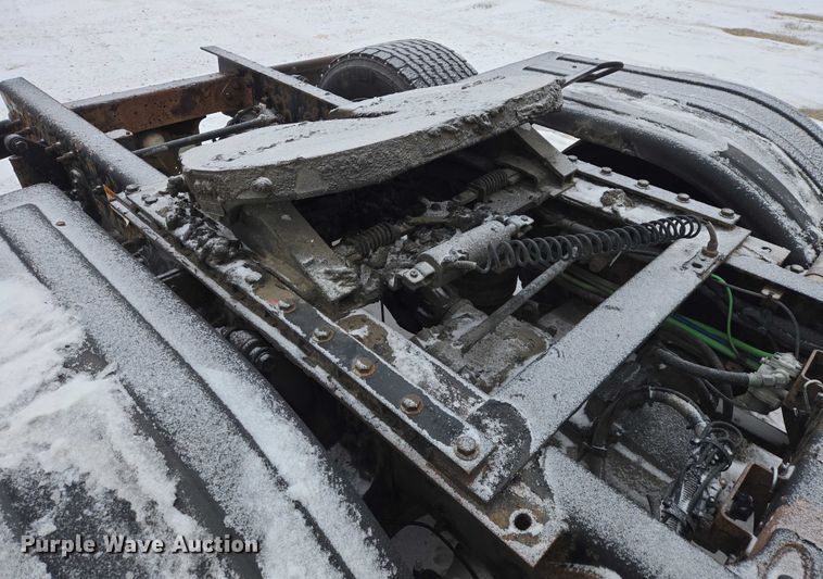 image for item EB1281 2015 Freightliner Cascadia semi truck