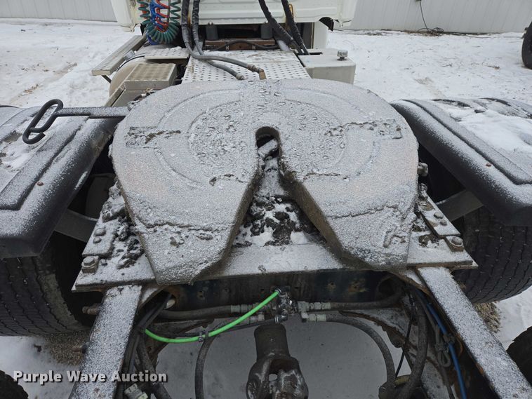 image for item EB1281 2015 Freightliner Cascadia semi truck