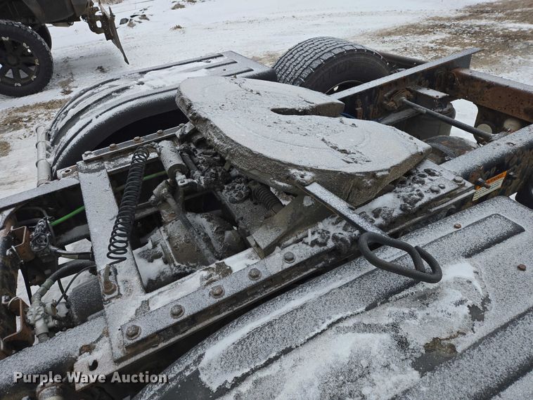 image for item EB1281 2015 Freightliner Cascadia semi truck