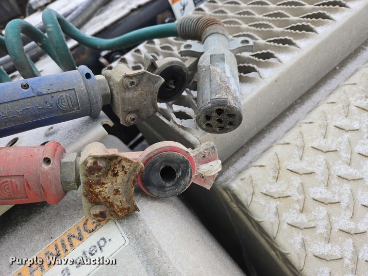 image for item EB1281 2015 Freightliner Cascadia semi truck